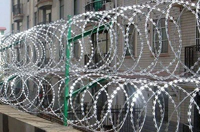 Cbt 65 Concertina Razor Barbed Wire / Barbedwire Mesh Fencing For Sale